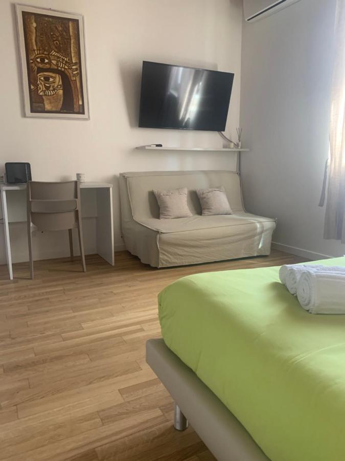 Cattedralflats With Self Check In Apartment Bari Bagian luar foto