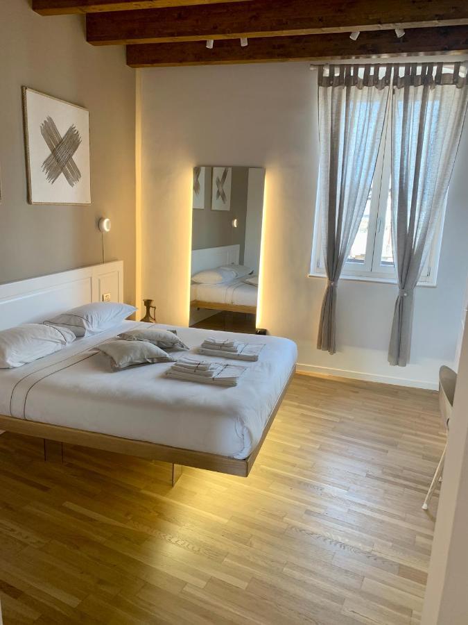 Cattedralflats With Self Check In Apartment Bari Bagian luar foto