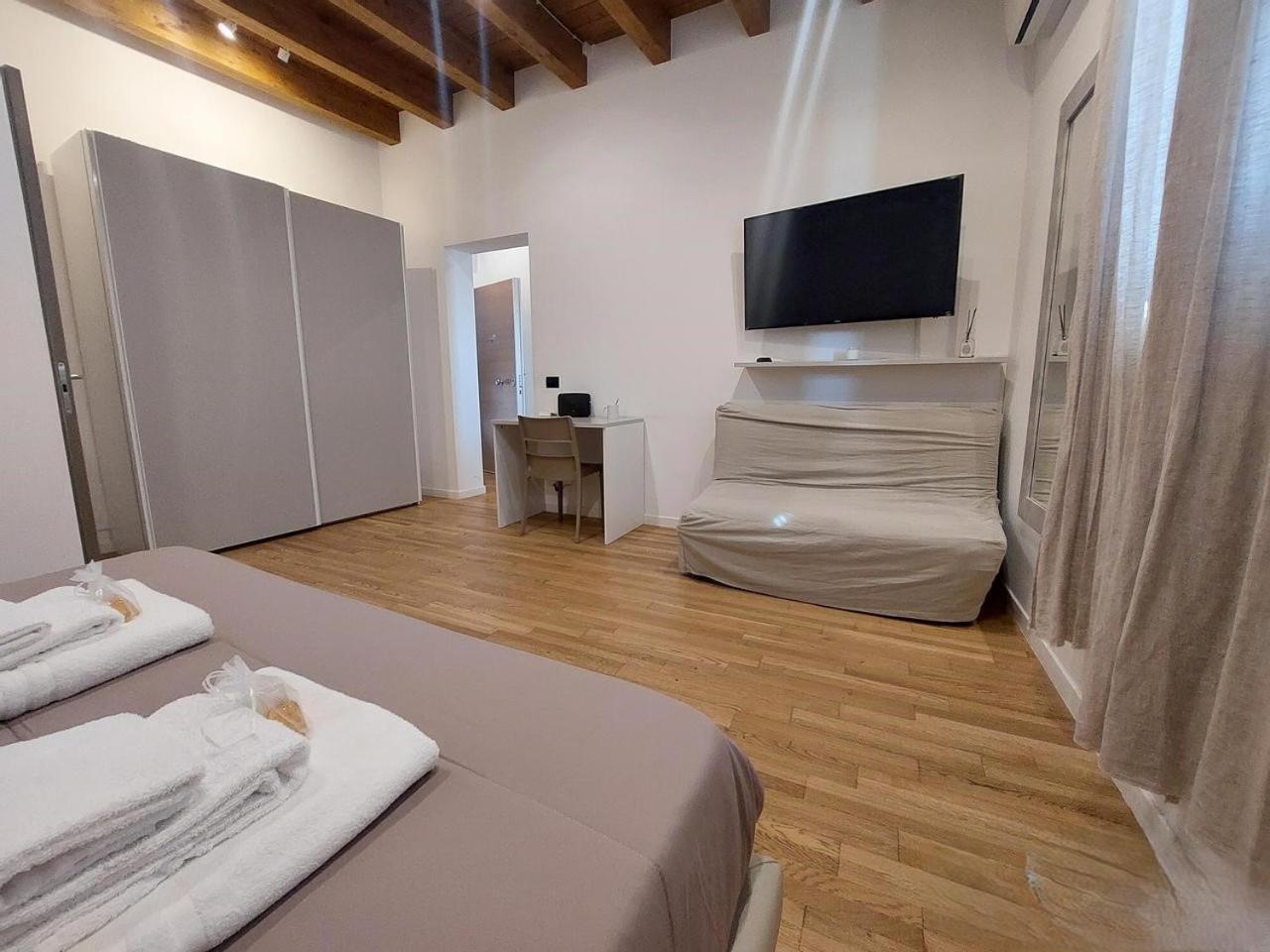 Cattedralflats With Self Check In Apartment Bari Bagian luar foto